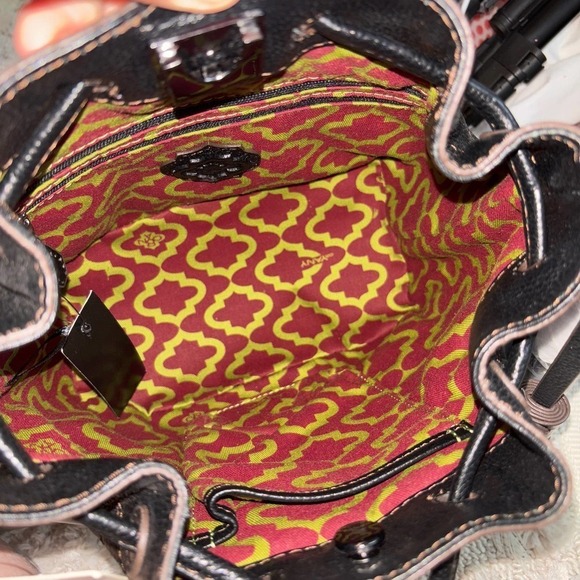 NWT orYANY Quilted Bucket Crossbody Bag - Picture 3 of 8